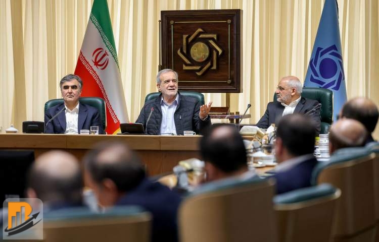 دلار به مرز 120 هزار تومان رسید / «فرزین» را کوک کرده اند که فقط همین یک حرف را بزند؟!